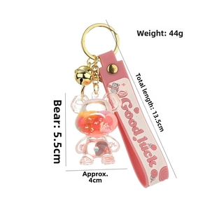 Detailansicht Bär-Schlüsselanhänger mit Treibsand und rosa Good Luck Schlaufe