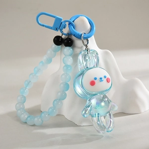 Pendentif lapin en acrylique aurore avec chaîne en perles bleues mates et fermoir bleu