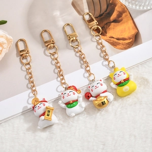 Lucky Cat Keychain Resin Maneki Neko Bag Charm Pendant Cute Fortune Wealth Symbol Traditional Japanese Style Ornament Gift