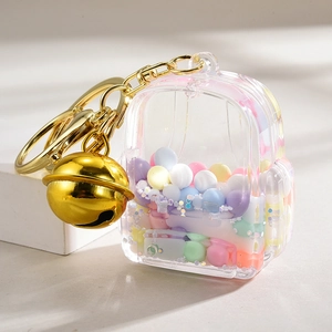 Porte-clés sac à dos en acrylique avec perles macarons colorées et clochette dorée