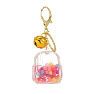 Porte-clés sac à dos en acrylique avec perles macarons colorées et clochette dorée