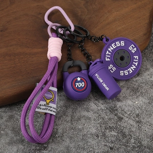 Vue détaillée du porte-clés fitness avec breloques en silicone violet et cordon tressé