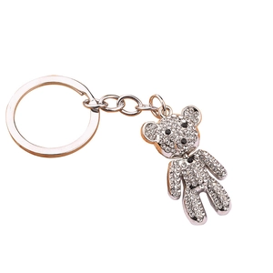 Porte-clés ours en peluche argenté avec strass blancs et anneau en métal brillant
