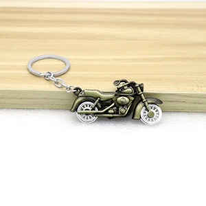 Retro cruise motorcycle keychain in antique bronze finish with rotatable silver wheels