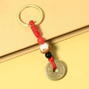 Porte-clés rétro chinois avec corde rouge, perle de lotus et ancienne pièce Qianlong
