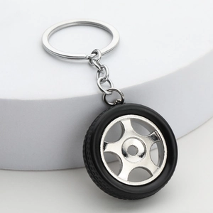 Creative 3D car wheel hub keychain with black rubber tire and silver metal rim