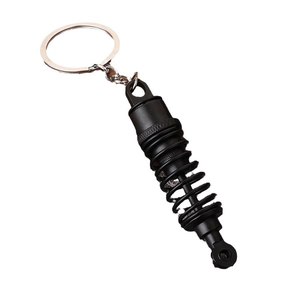 Portachiavi realistico ammortizzatore auto nero con anello in metallo argento su sfondo bianco