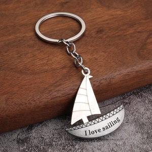 Porte-clés voilier en argent avec gravure I Love Sailing sur pendentif métallique