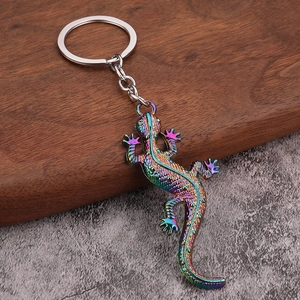 Porte-clés lézard gecko réaliste avec finition galvanisée colorée sur surface métal