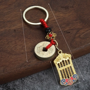 Porte-clés chinois avec boulier doré, pièces anciennes et pompon rouge décoratif