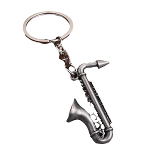 Porte-clés saxophone miniature argenté vintage avec réplique détaillée d'instrument de musique