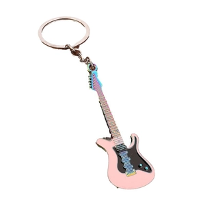 Porte-clés guitare électrique Y2K avec corps rose et placage métallique irisé