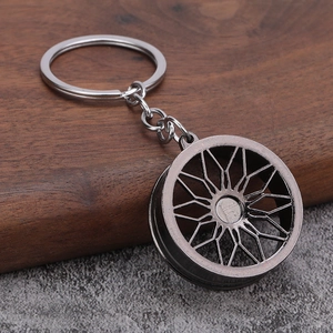 Porte-clés jante de voiture en métal gris anthracite avec design à rayons multiples