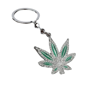 Porte-clés feuille d'érable hip hop avec strass brillants et émail vert incrusté