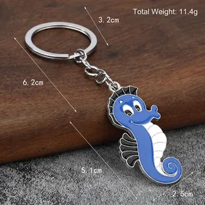 Porte-clés hippocampe de dessin animé avec pendentif en émail bleu sur anneau argenté