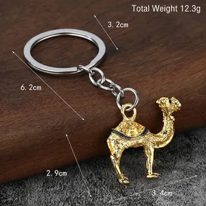 Porte-clés chameau doré en alliage avec surface texturée et anneau en argent poli