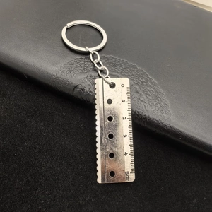 Mini porte-clés règle en acier inox avec échelle de 5cm et trous de mesure de diamètre