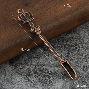 Vintage copper crown metal spoon tool with detailed carving, 8.4cm length and 7.2g weight