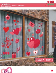 Stickers de Saint-Valentin avec cœurs roses et roses sur une vitre de fenêtre