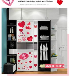 Détails de stickers muraux cœurs roses et rouges avec texte Love et Kiss me sur armoire