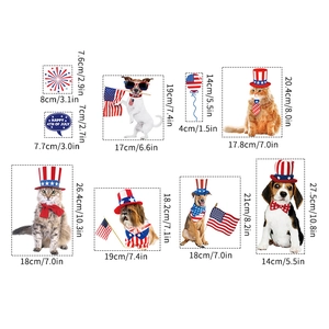 Feuille détaillée d'autocollants du Jour de l'Indépendance avec motifs de chats et chiens festifs