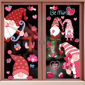 Détail de stickers de fenêtre Saint-Valentin avec gnomes à cœurs rouges et roses