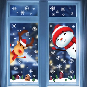 Détail de stickers de Noël pour fenêtre avec chalets colorés et flocons de neige