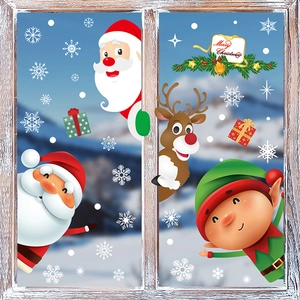 Stickers de Noël avec Père Noël, rennes et flocons sur un cadre de fenêtre en bois