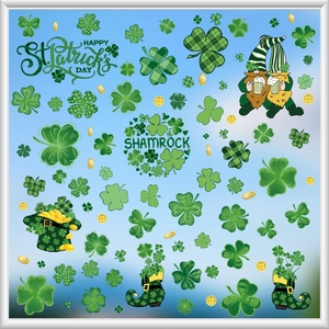 Détail de stickers de fenêtre Saint-Patrick avec gnomes et motifs de trèfles