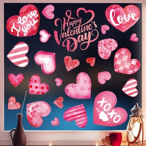 Detail von rosa Aquarell-Herzfensteraufklebern mit Happy Valentine's Day-Text