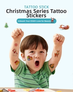 Détail de tatouages de Noël pour enfants avec motifs Père Noël, renne et bonhomme de neige