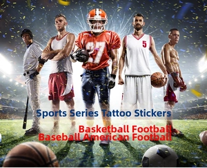 Détail de tatouages éphémères de sport pour enfants montrant foot et basket sur la peau
