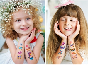 Détails de tatouages temporaires papillons et fleurs colorés sur bras de petites filles