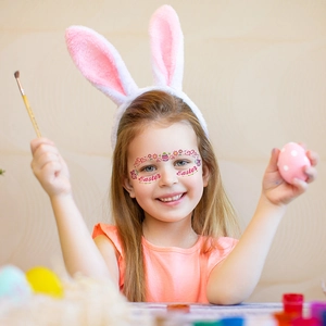 Tatouages temporaires de Pâques pour enfants avec motifs de lapins et œufs colorés