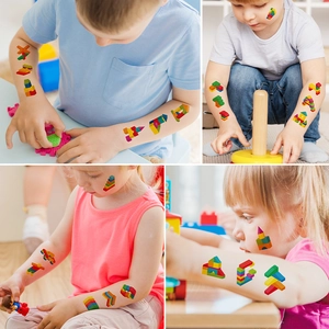 Tatouages temporaires colorés pour enfants avec des motifs de blocs de construction vifs