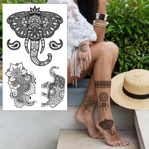 Tatouages éphémères henné noir avec motifs éléphant, mandala et attrape-rêves