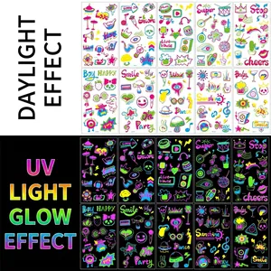 Tatouages de festival fluorescents avec contraste jour et effet brillant UV