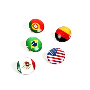 Set van 5 ronde vlaggenbadges van 25mm met glanzende glazen koepel voor voetbalfans