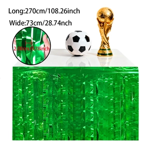 Détail de la jupe de table verte en aluminium pour fête de foot, 270x73cm