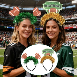 Details von American Football Haarbändern mit grünem Lametta und goldenen Logos