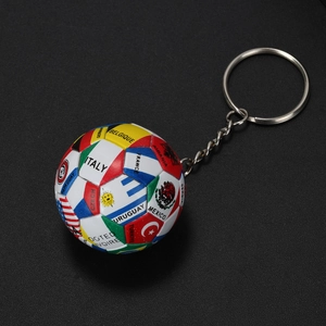 Mini-Fußball-Schlüsselanhänger mit Weltflaggen als WM-Souvenir und kreatives Fangeschenk