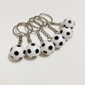 Mini portachiavi da calcio classici bianchi e neri, set da 6 pezzi con anello in metallo