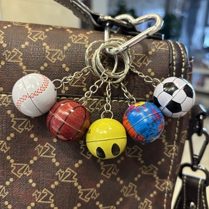 Mini Sports Ball Keychain Tinplate Metal Football Basketball Baseball Globe Shaped Novelty Keyring For Backpack Decor