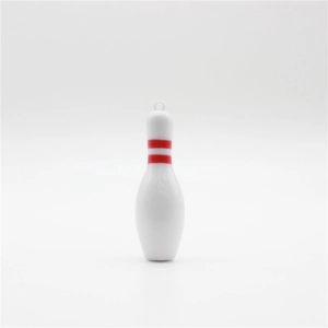 Mini bowlingbal sleutelhanger in wit met twee rode strepen en ophangoog voor ring