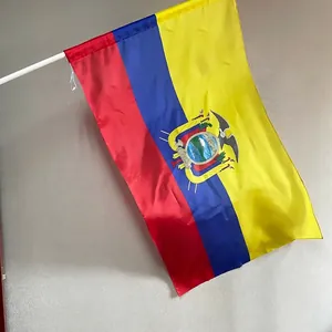 Bandera nacional de Ecuador de poliéster duradero con mástil blanco para eventos