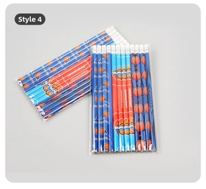 Dettaglio di matite a tema basket con gomma in confezioni trasparenti singole