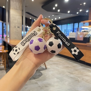 Porte-clés de football créatifs avec bracelets en silicone noir et violet sport