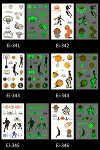 Set de tatouages de basket lumineux montrant six designs en lumière normale et phosphorescent