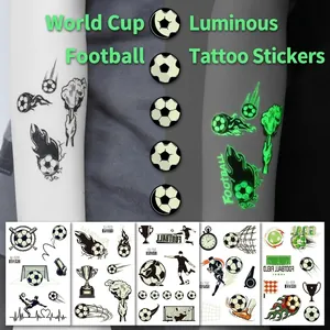Autocollants de tatouage de football lumineux montrant les effets jour et nuit