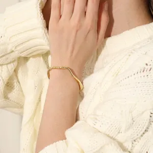 Stainless Steel Wavy Open Cuff Bracelet 18K Gold Plated Minimalist Irregular Ripple Bangle For Women Waterproof